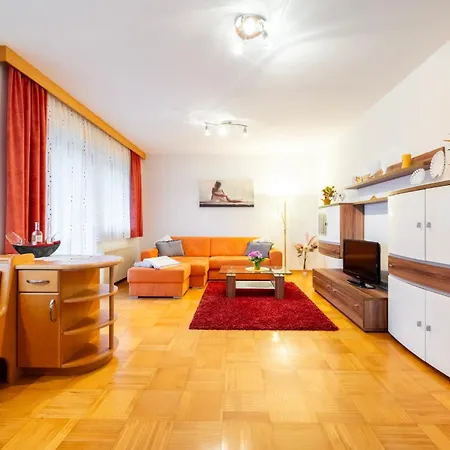 ゲストハウス ホテル-カフェ-レストラン マッゼルスドルファー ホフ 3*